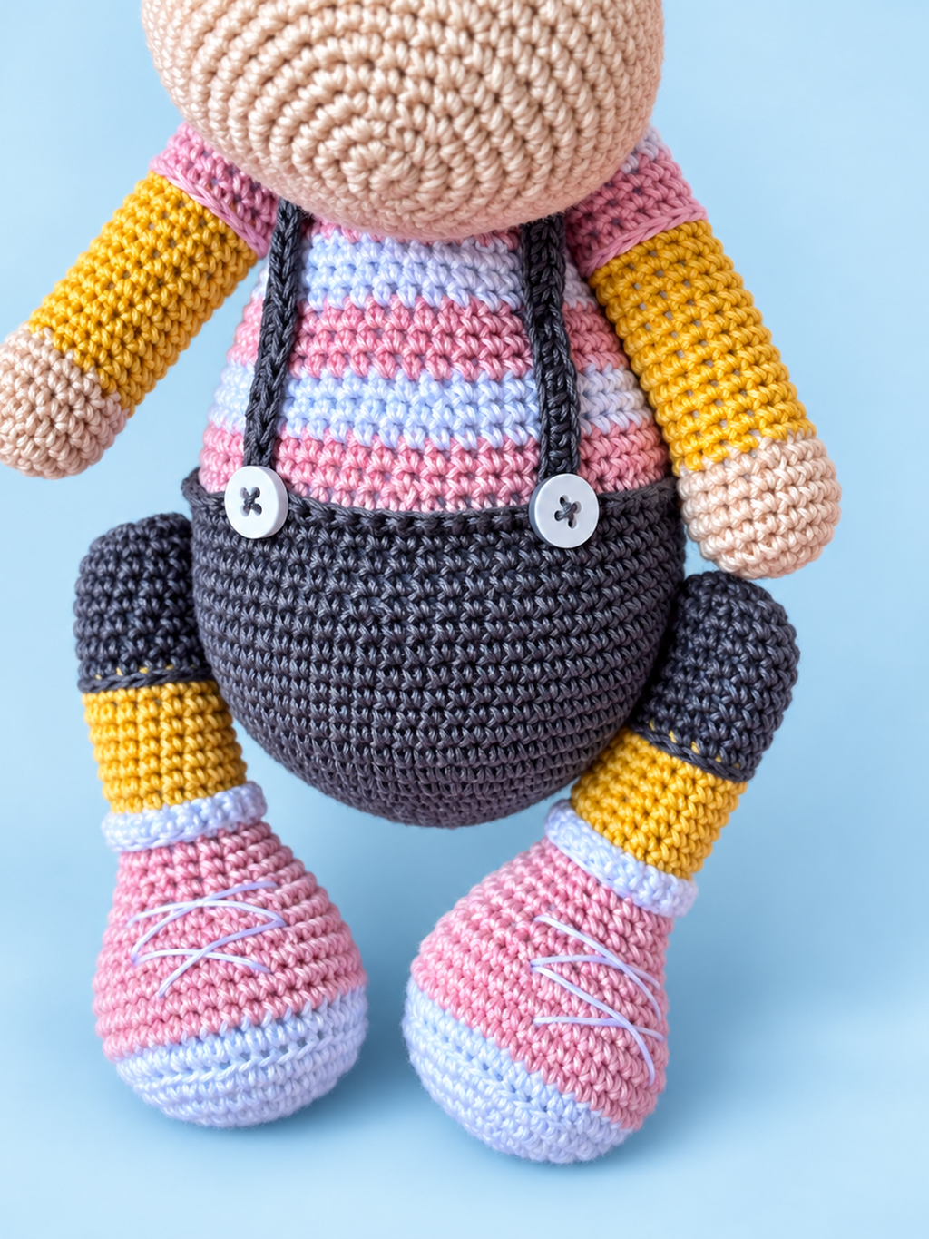 Oliver the Giraffe pink colorway outfit and shoes detail